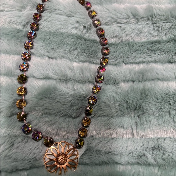 Sabika Gold Flower Pendant Win23 fun sized choker - Picture 1 of 3